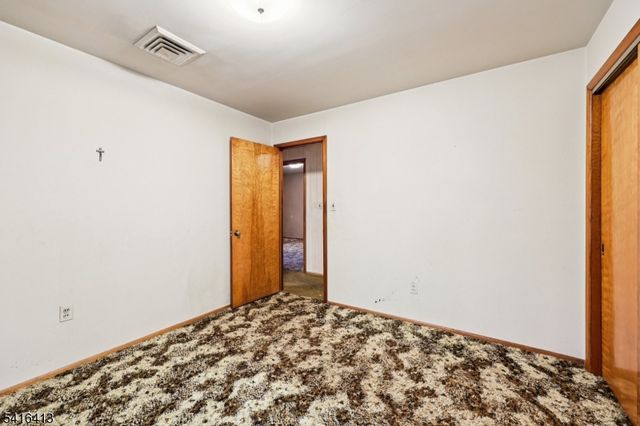 84 Squaw Brook Rd, North Haledon Boro, NJ 07508