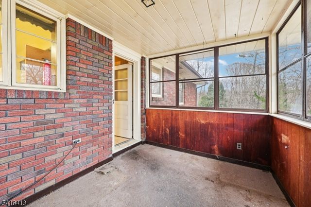 84 Squaw Brook Rd, North Haledon Boro, NJ 07508