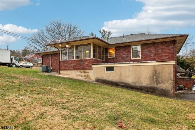 84 Squaw Brook Rd, North Haledon Boro, NJ 07508