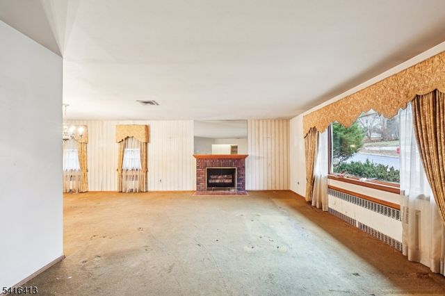 84 Squaw Brook Rd, North Haledon Boro, NJ 07508