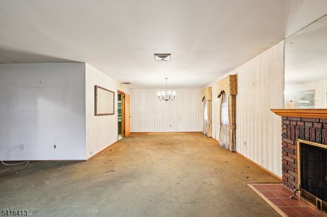 84 Squaw Brook Rd, North Haledon Boro, NJ 07508