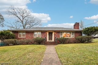 84 Squaw Brook Rd, North Haledon Boro, NJ 07508