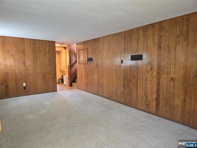 11 White Birch Avenue, Pequannock Township, NJ 07444