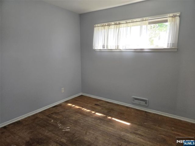 11 White Birch Avenue, Pequannock Township, NJ 07444