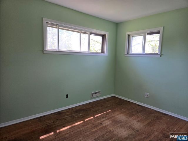 11 White Birch Avenue, Pequannock Township, NJ 07444