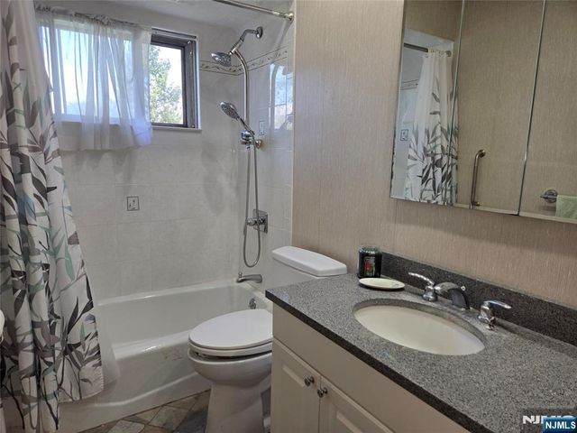 11 White Birch Avenue, Pequannock Township, NJ 07444