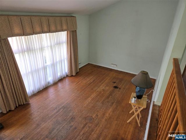 11 White Birch Avenue, Pequannock Township, NJ 07444