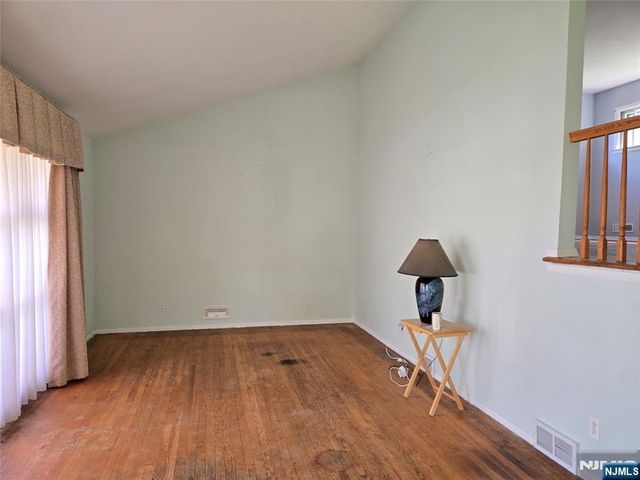 11 White Birch Avenue, Pequannock Township, NJ 07444