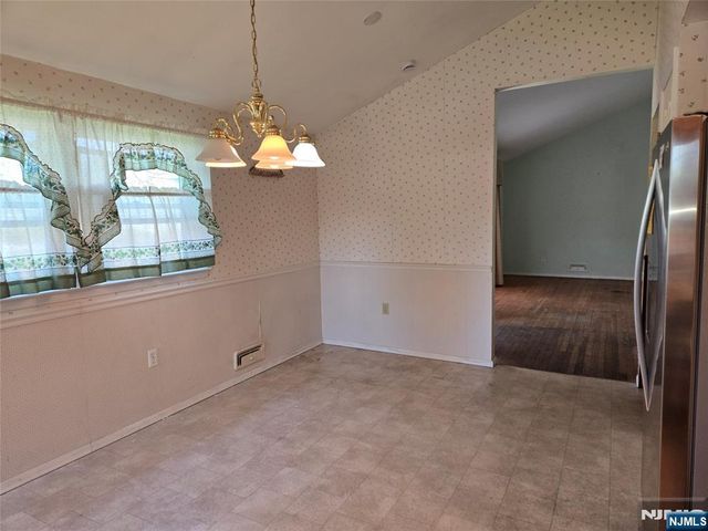 11 White Birch Avenue, Pequannock Township, NJ 07444