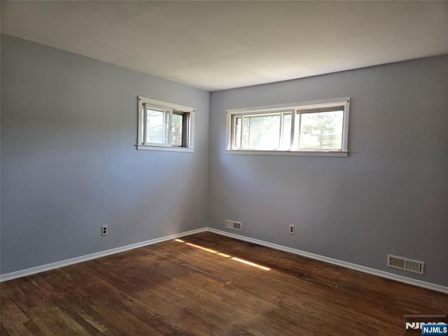 11 White Birch Avenue, Pequannock Township, NJ 07444