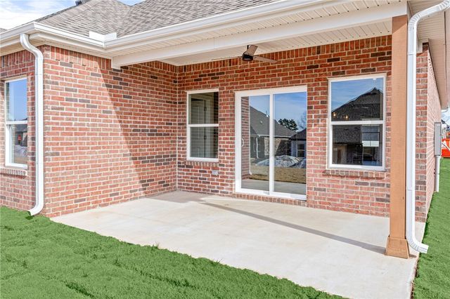 2302 N Presley Street, Siloam Springs, AR 72761