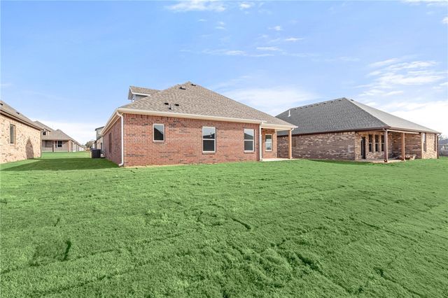2302 N Presley Street, Siloam Springs, AR 72761