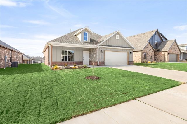 2302 N Presley Street, Siloam Springs, AR 72761