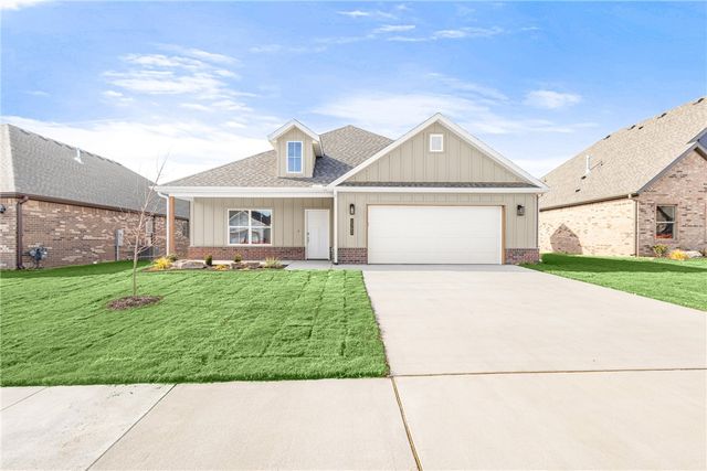 2302 N Presley Street, Siloam Springs, AR 72761