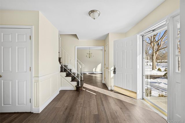 17 Montclair Street, Port Jefferson Station, NY 11776