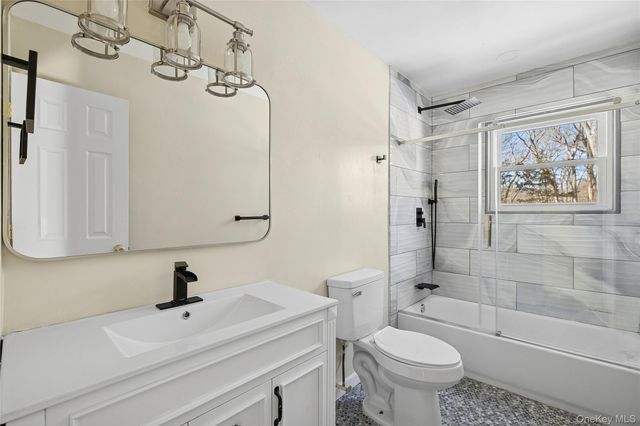 17 Montclair Street, Port Jefferson Station, NY 11776