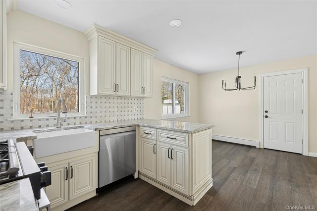 17 Montclair Street, Port Jefferson Station, NY 11776