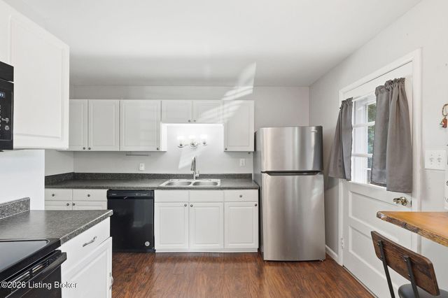 2501 Wyckford Way, Louisville, KY 40218