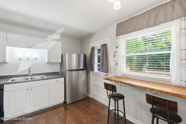 2501 Wyckford Way, Louisville, KY 40218