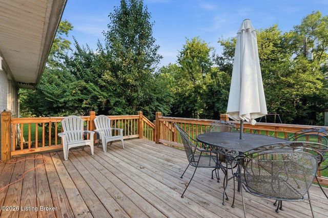 2501 Wyckford Way, Louisville, KY 40218
