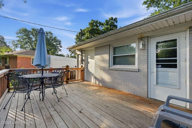 2501 Wyckford Way, Louisville, KY 40218