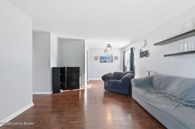 2501 Wyckford Way, Louisville, KY 40218