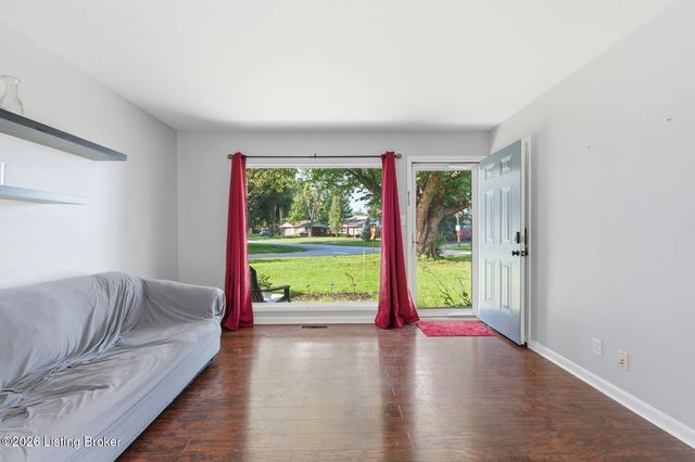 2501 Wyckford Way, Louisville, KY 40218