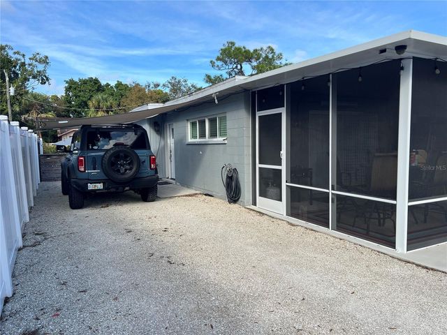 1742 8TH STREET, Sarasota, FL 34236