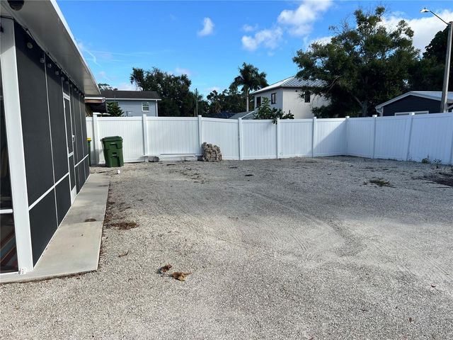 1742 8TH STREET, Sarasota, FL 34236