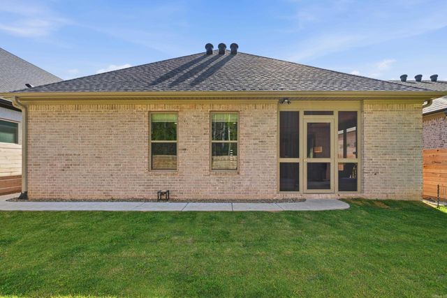 135 Woodlands Park Drive, Little Rock, AR 72211