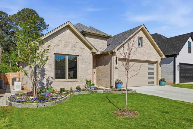 135 Woodlands Park Drive, Little Rock, AR 72211