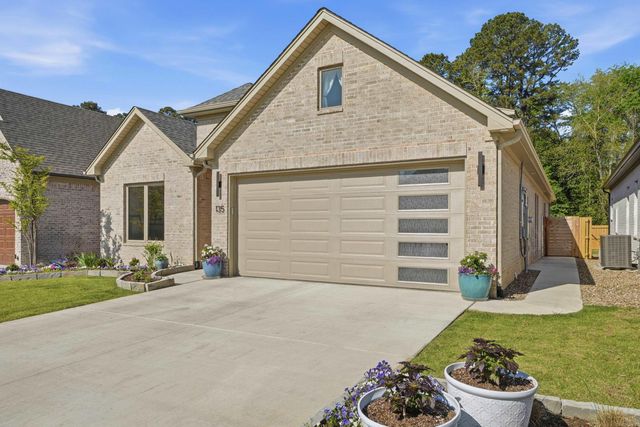 135 Woodlands Park Drive, Little Rock, AR 72211
