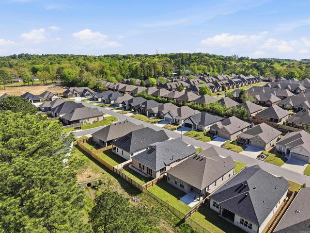 135 Woodlands Park Drive, Little Rock, AR 72211