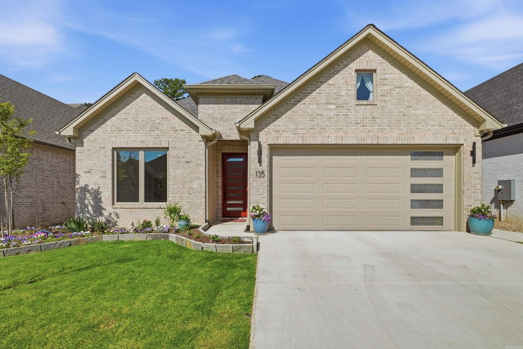 135 Woodlands Park Drive, Little Rock, AR 72211