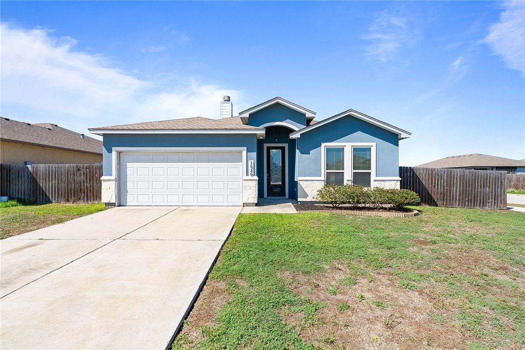1810 Monterey Bay Dr, Portland, TX 78374