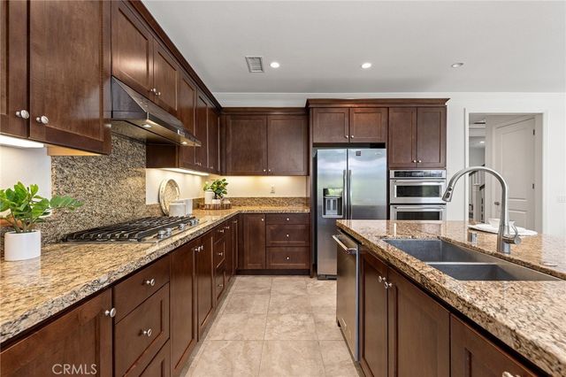 121 Mangrove Banks, Irvine, CA 92620
