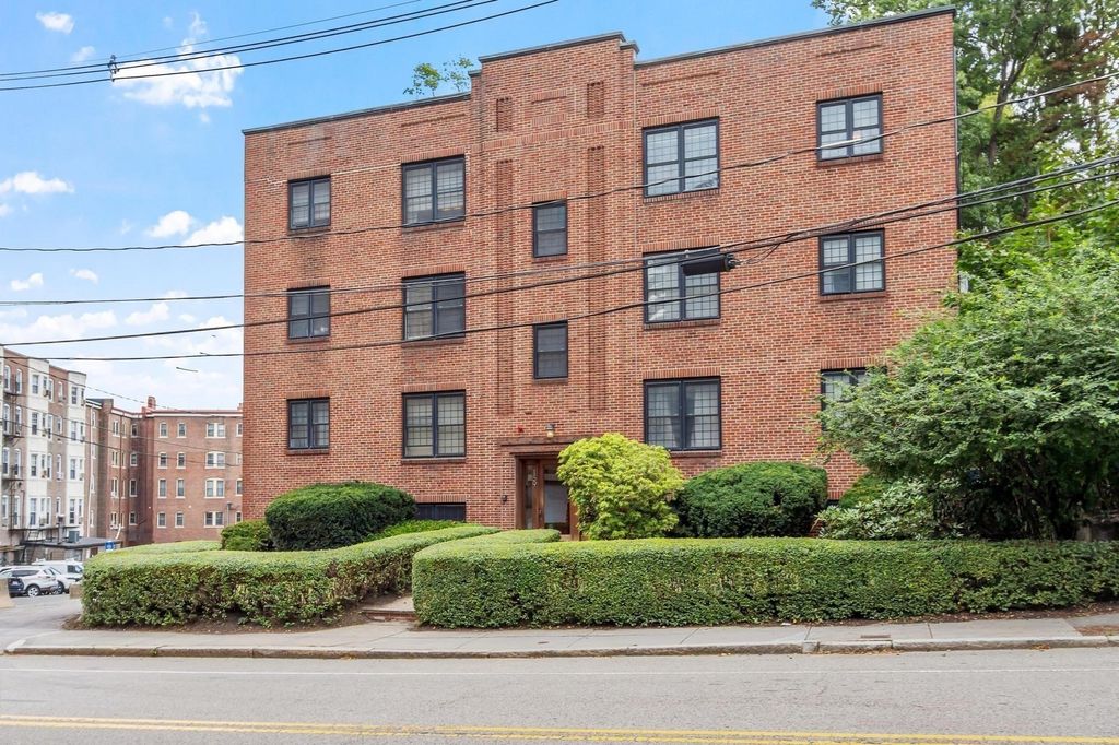 159 St Paul Street 1, Brookline, MA 02446