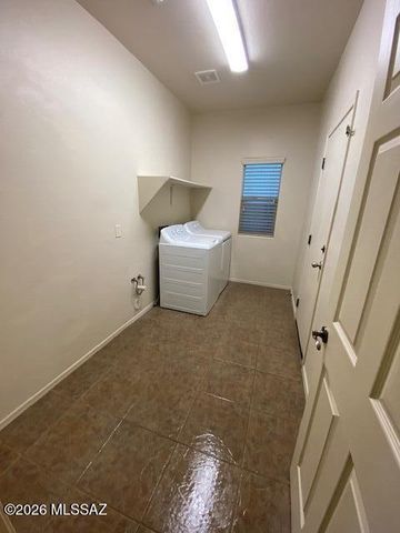 8152 N Wayward Star Drive, Tucson, AZ 85743