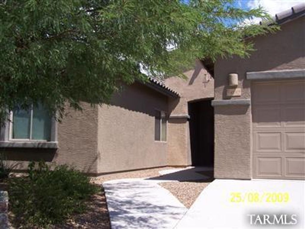 8152 N Wayward Star Drive, Tucson, AZ 85743