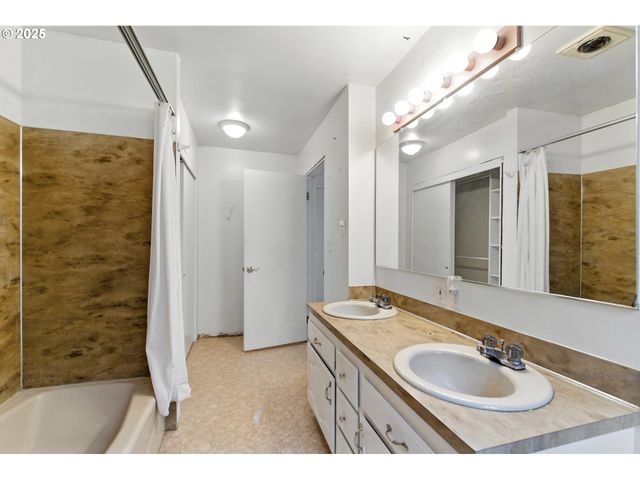 322 Ne 43RD Ave, Hillsboro, OR 97124