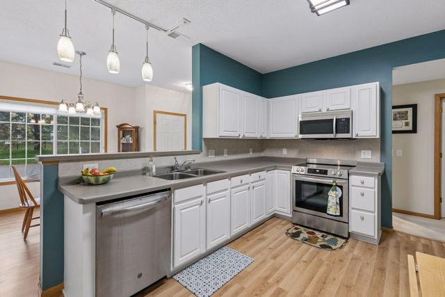 6889 Folkestone Road 711, Apple Valley, MN 55124