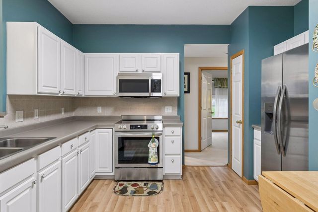 6889 Folkestone Road 711, Apple Valley, MN 55124
