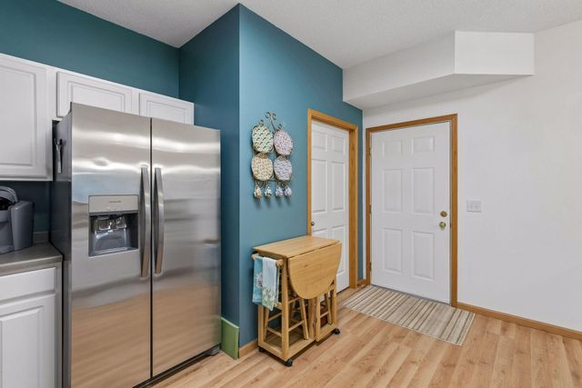 6889 Folkestone Road 711, Apple Valley, MN 55124