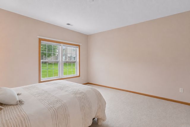 6889 Folkestone Road 711, Apple Valley, MN 55124