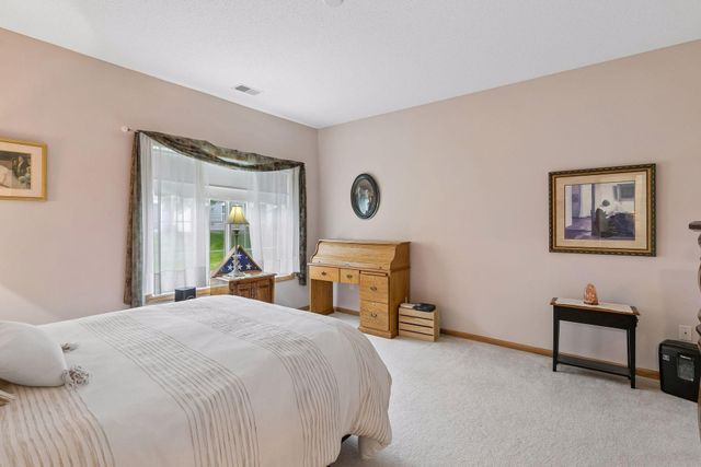 6889 Folkestone Road 711, Apple Valley, MN 55124