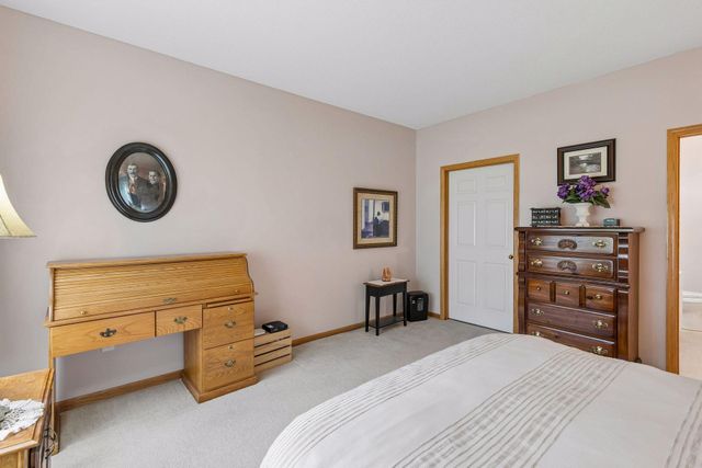 6889 Folkestone Road 711, Apple Valley, MN 55124