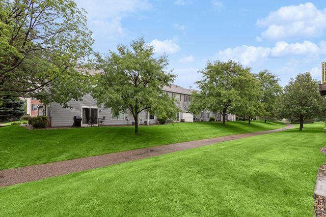 6889 Folkestone Road 711, Apple Valley, MN 55124