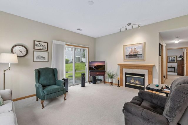 6889 Folkestone Road 711, Apple Valley, MN 55124