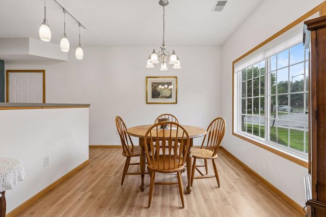 6889 Folkestone Road 711, Apple Valley, MN 55124