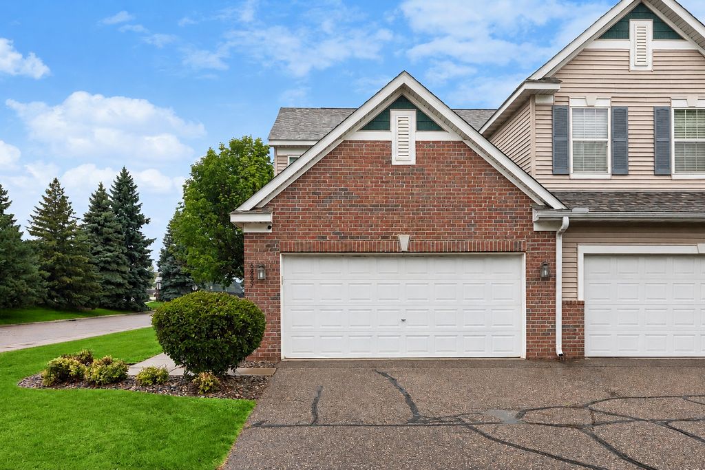 6889 Folkestone Road 711, Apple Valley, MN 55124